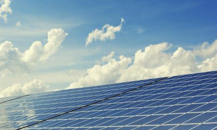 Lær hvordan du installerer et solcelletag