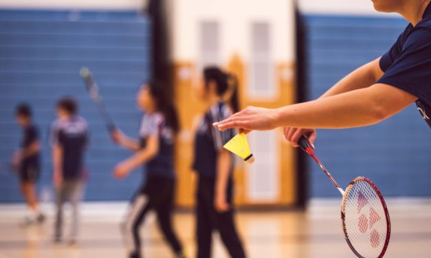 En guide til valg af den perfekte badmintonketcher